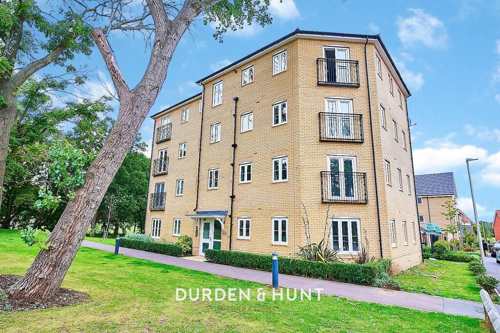 2 bedroom apartment for sale in Hamlet House, Five Oaks Lane, Chigwell, IG7