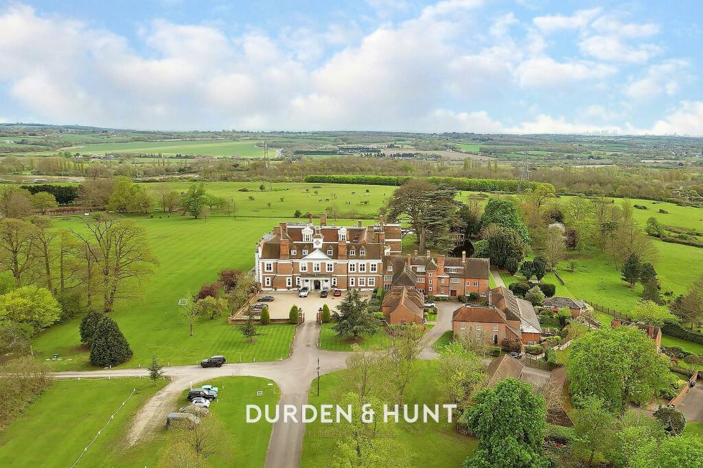 4 bedroom end of terrace house for sale in Hill Hall, Theydon Mount