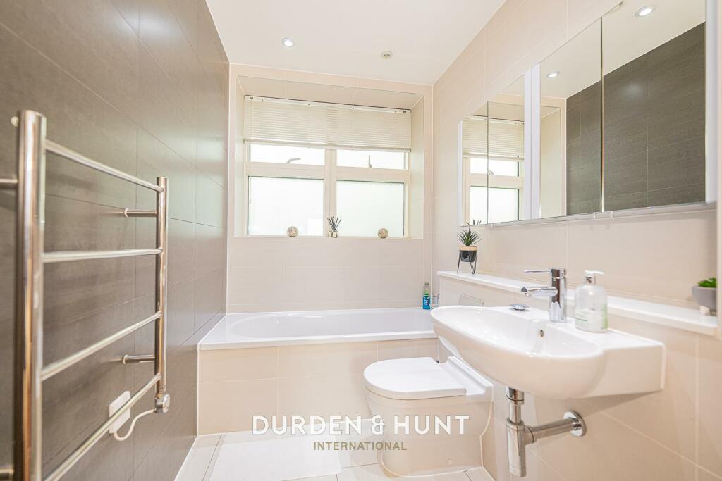 Additional property image - Piercing Hill, Theydon Bois, Epping, CM16