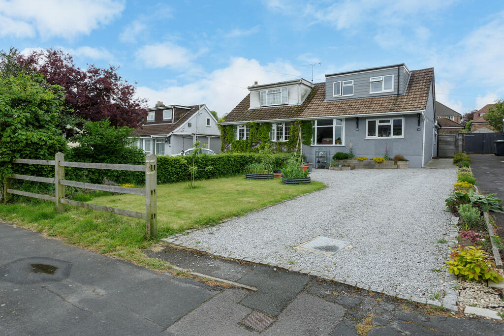 3 bedroom semidetached house for sale in Frogmore Lane, Horndean, PO8