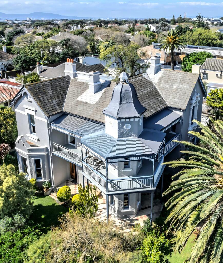 Main image of property: South Africa, Western Cape, Rosebank, Liesbeek Road, 61