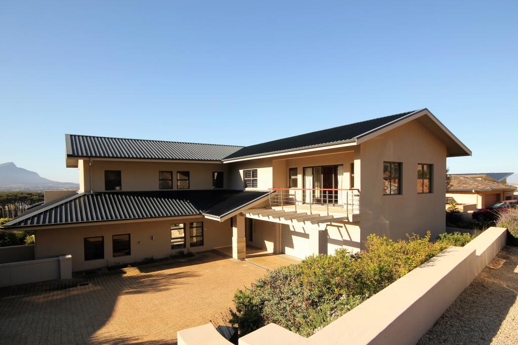 Main image of property: South Africa, Western Cape, Stonehurst Mountain Estate