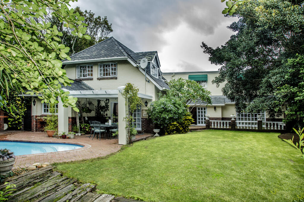 Main image of property: South Africa, Western Cape, Rondebosch, Avenue De Mist, 38
