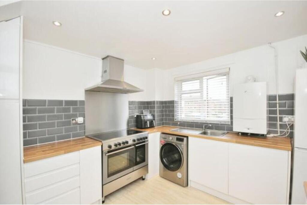 Additional property image - Magpie Hall Lane, Bromley, BR2