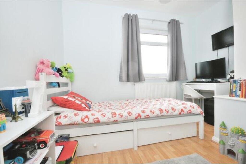 Additional property image - Magpie Hall Lane, Bromley, BR2