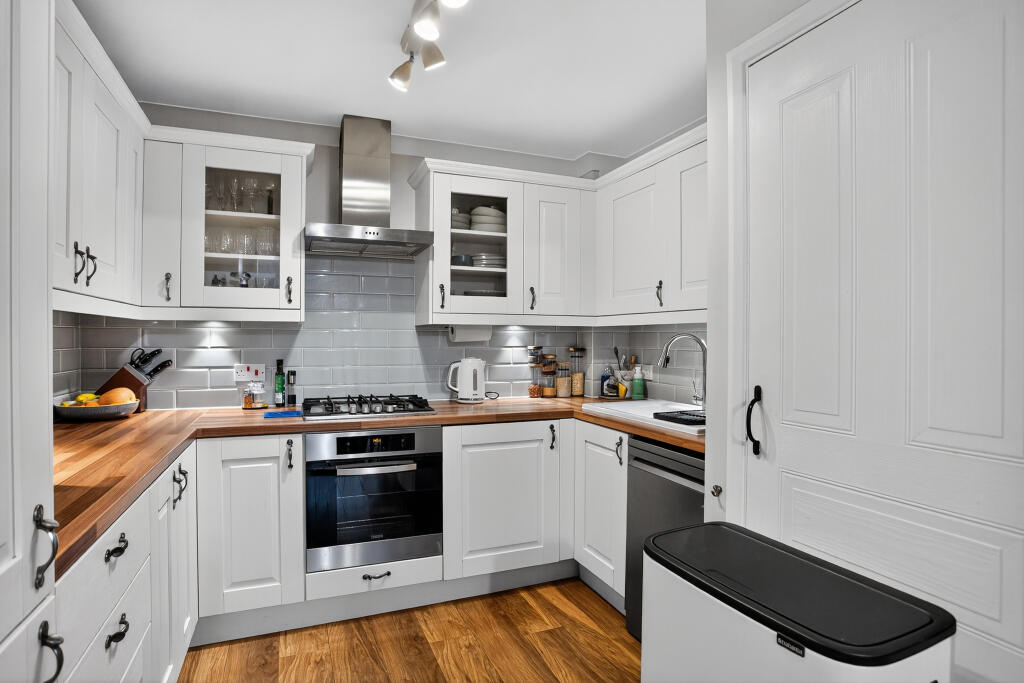 Main image of property: 35 The Avenue, Beckenham, BR3