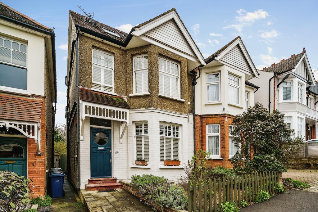4 bedroom semidetached house for sale in Fitzjohn Avenue, EN5