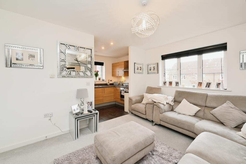 2 bedroom coach house for sale in Aldermere Avenue, Waltham Cross, EN8