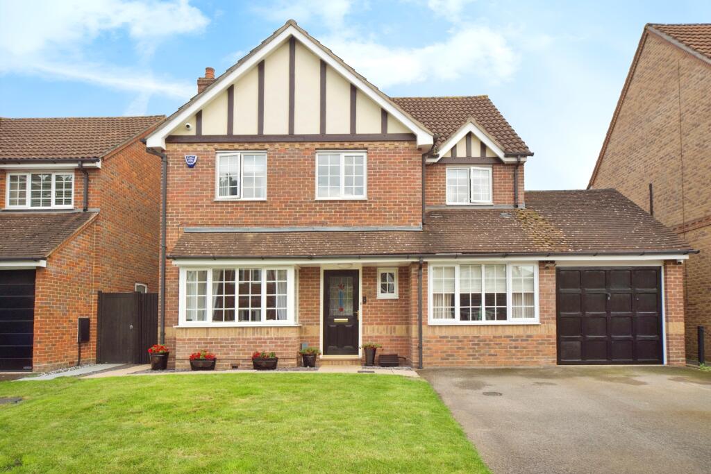 4 bedroom detached house for sale in Long Grove Close, Broxbourne, EN10