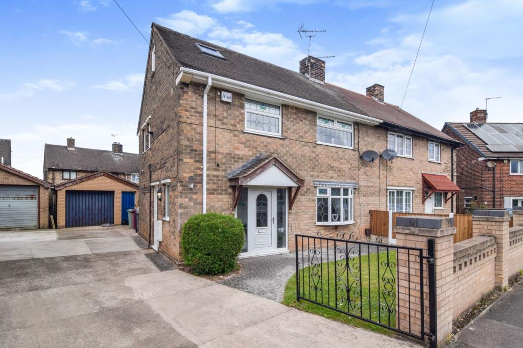 3 bedroom semidetached house in Yew Tree Drive, Shirebrook, NG20 £