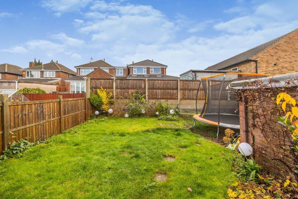 3 bedroom detached house for sale in Earlsfield Drive, Rise Park