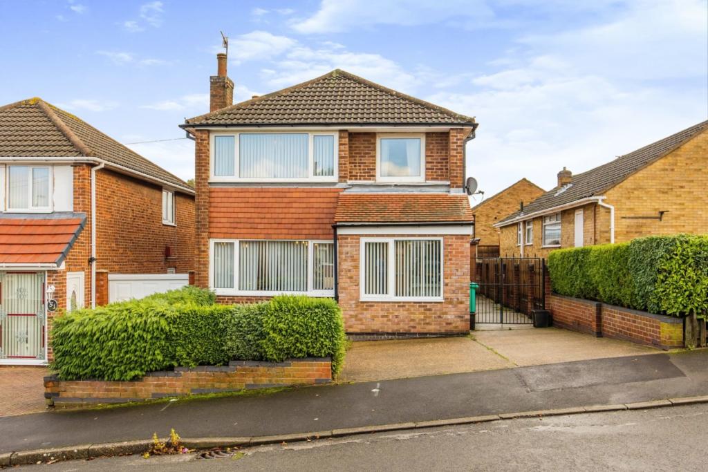 3 bedroom detached house for sale in Earlsfield Drive, Rise Park