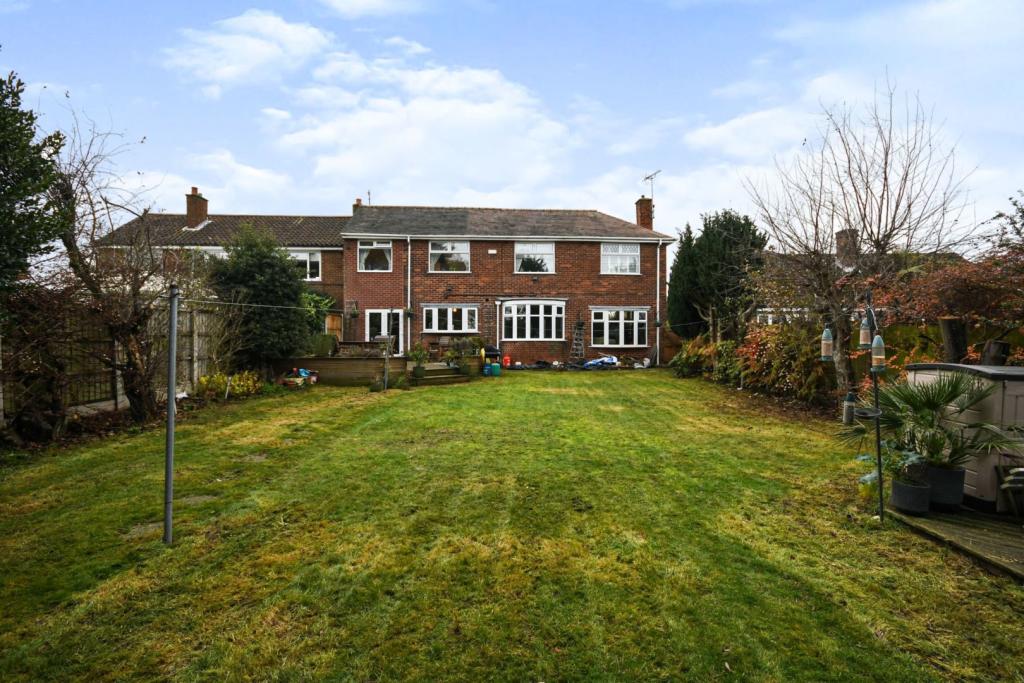 3 bedroom detached house for sale in Peafield Lane, Mansfield, NG19