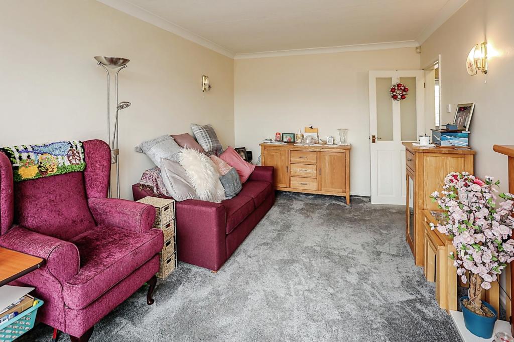 2 bedroom bungalow for sale in Farndale Crescent, Grantham, NG31