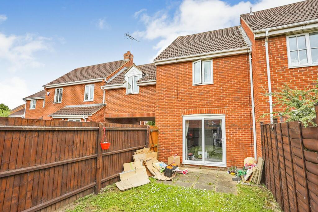 3 bedroom link detached house for sale in Stirling Drive, Coddington