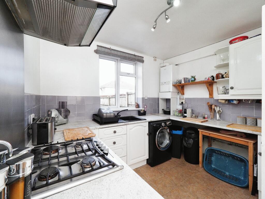 3 bedroom semidetached house for sale in Young Crescent, Suttonin