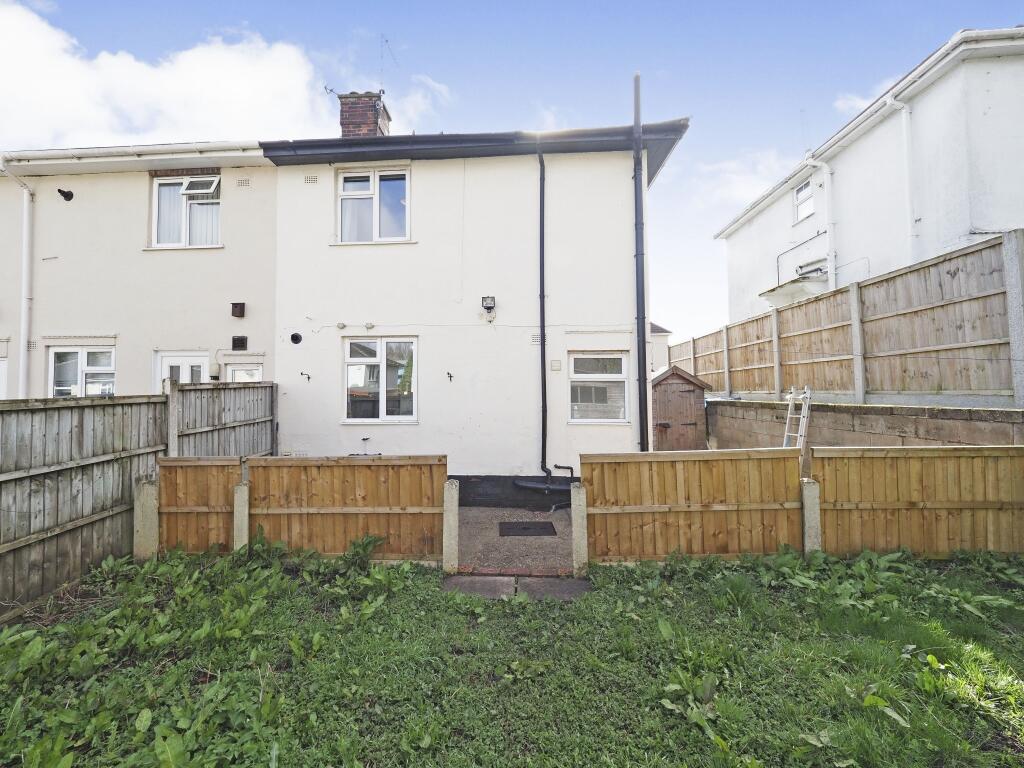 3 bedroom semidetached house for sale in Young Crescent, Suttonin