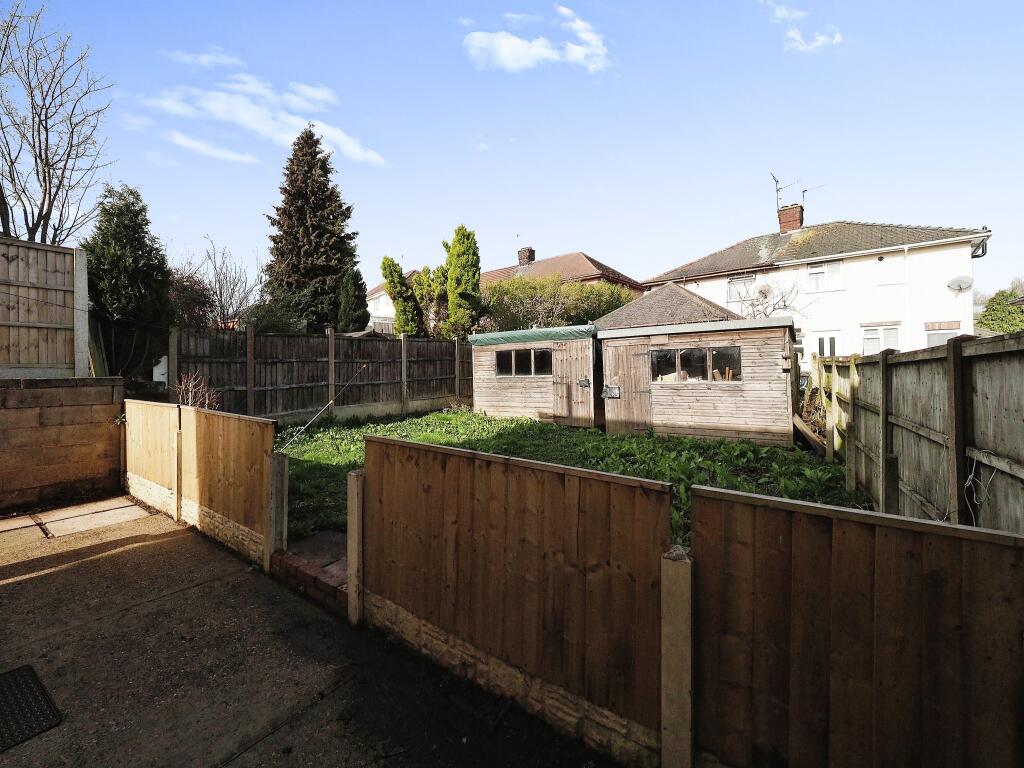 3 bedroom semidetached house for sale in Young Crescent, Suttonin