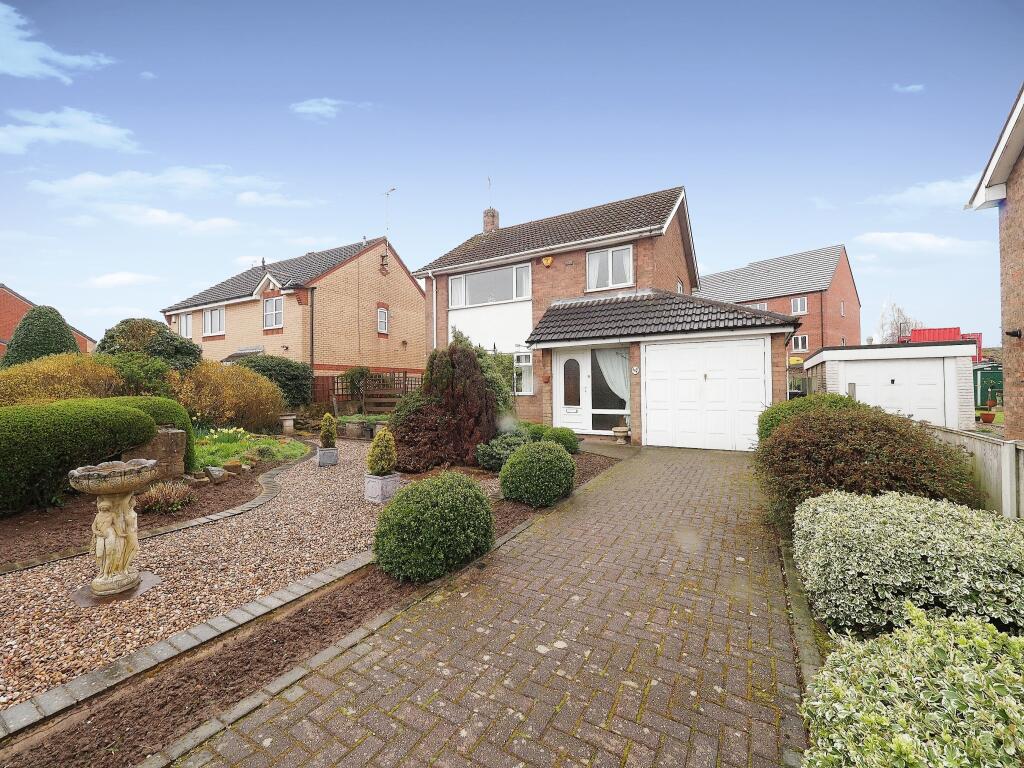 3 bedroom detached house for sale in Mowlands Close, Suttoninashfield