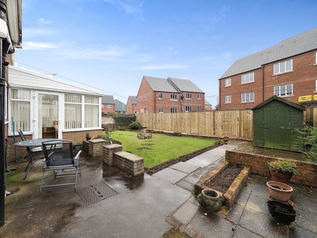 3 bedroom detached house for sale in Mowlands Close, Suttoninashfield