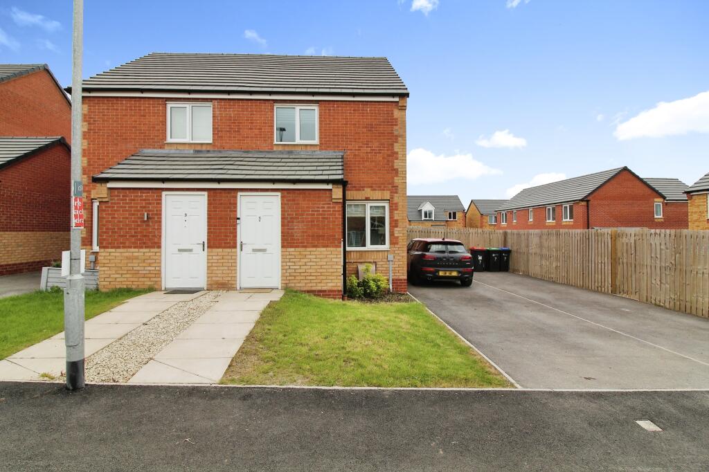 2 bedroom semidetached house for sale in Danvers Avenue, Suttonin