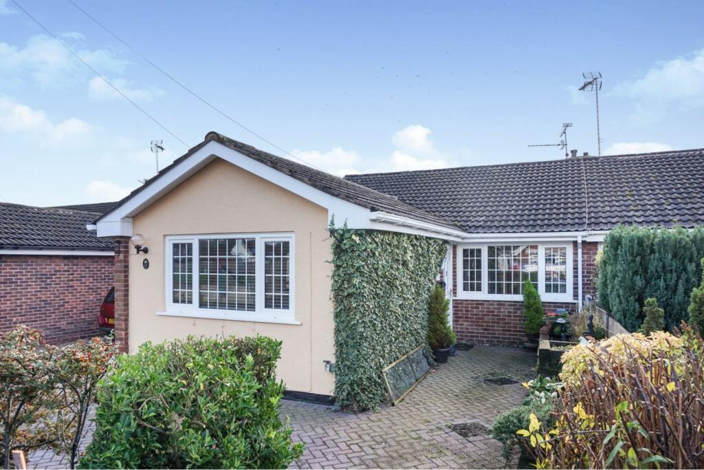 3 bedroom semidetached bungalow for sale in Maid Marian Avenue, Bilsthorpe, NG22