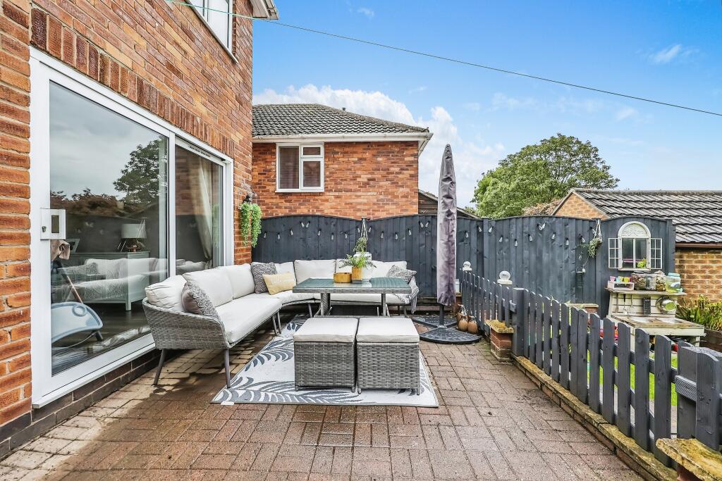 3 bedroom detached house for sale in Shenfield Gardens, Rise Park, NG5