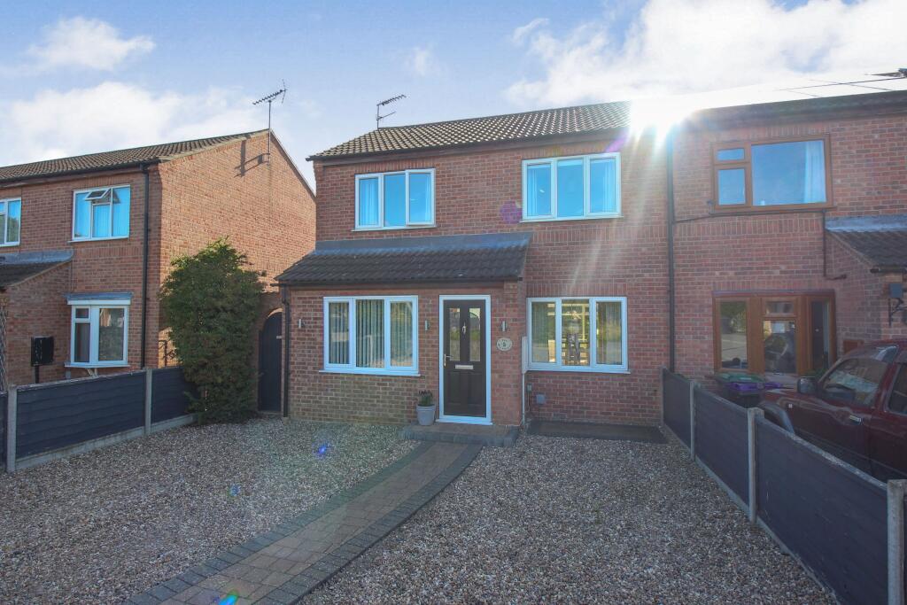 4 bedroom semidetached house for sale in The Blackthorns, Sleaford, NG34