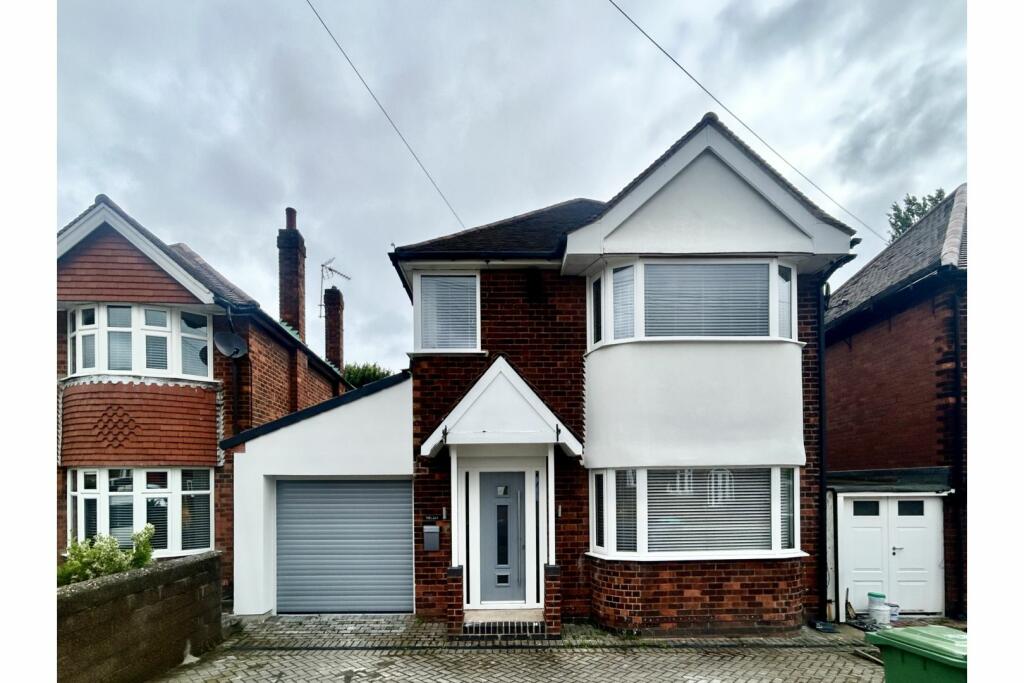 3 bedroom detached house for sale in Hillsway Crescent, Mansfield, NG18