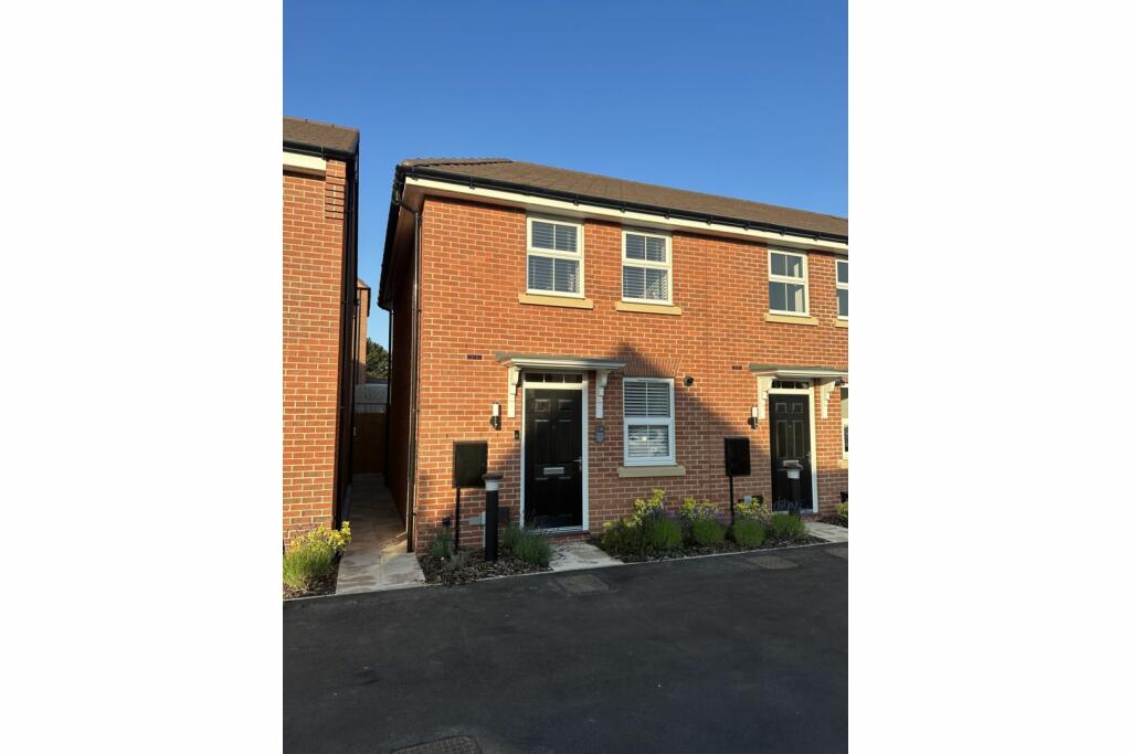 2 bedroom semidetached house for sale in Lidgett Lane, Edwinstowe