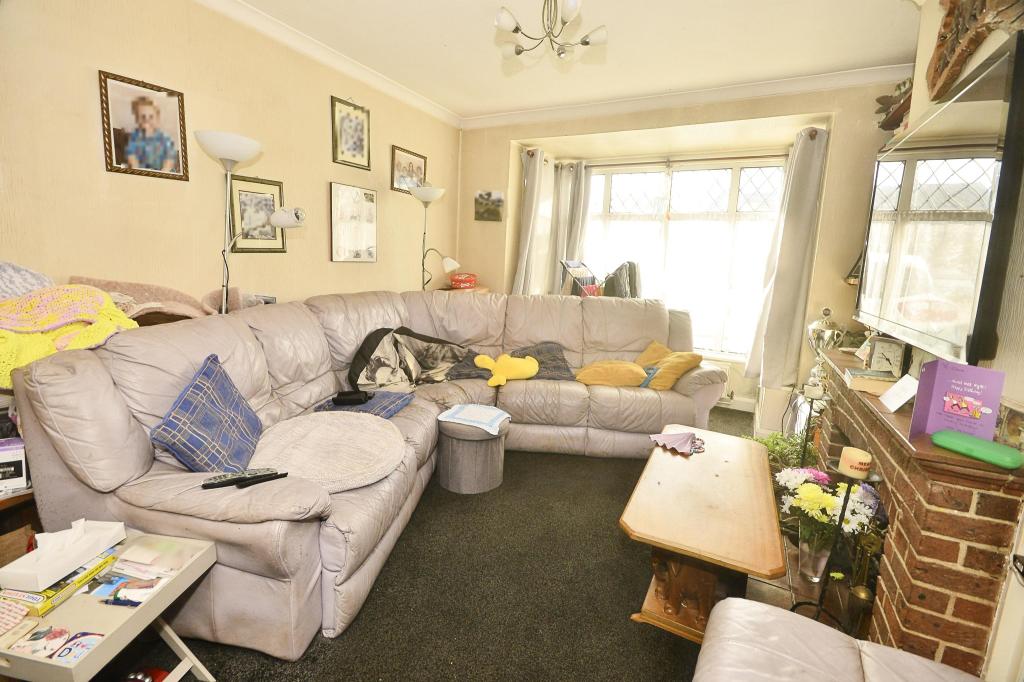 3 bedroom terraced house for sale in Kingsnorth Road, Ashford, TN23