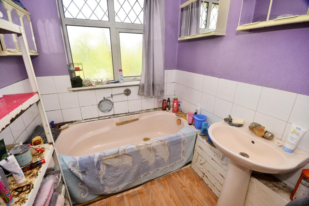 3 bedroom terraced house for sale in Kingsnorth Road, Ashford, TN23