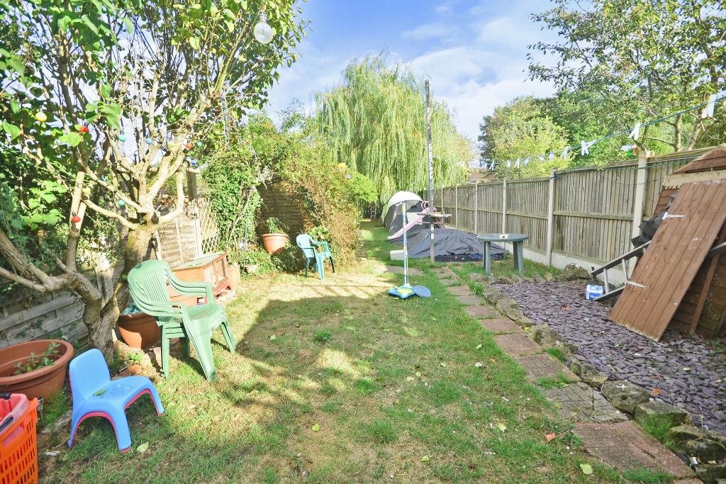 3 bedroom terraced house for sale in Kingsnorth Road, Ashford, TN23