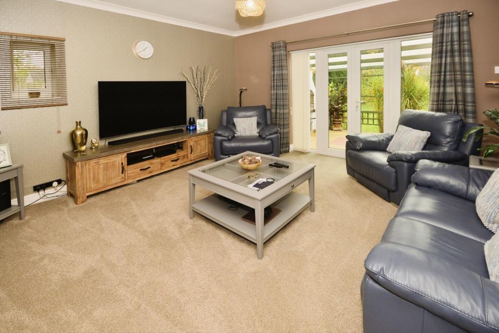 3 bedroom detached house for sale in Ulley Road, Ashford, TN24