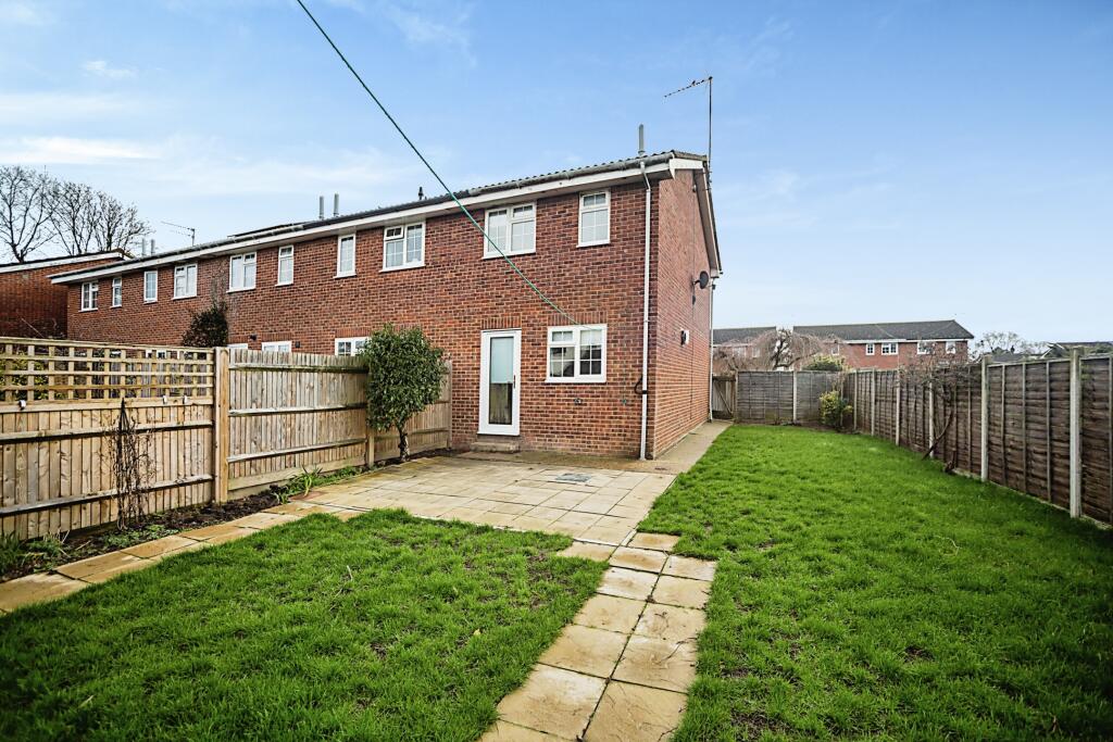 2 bedroom end of terrace house for sale in Sovereigns Way, Tonbridge, TN12