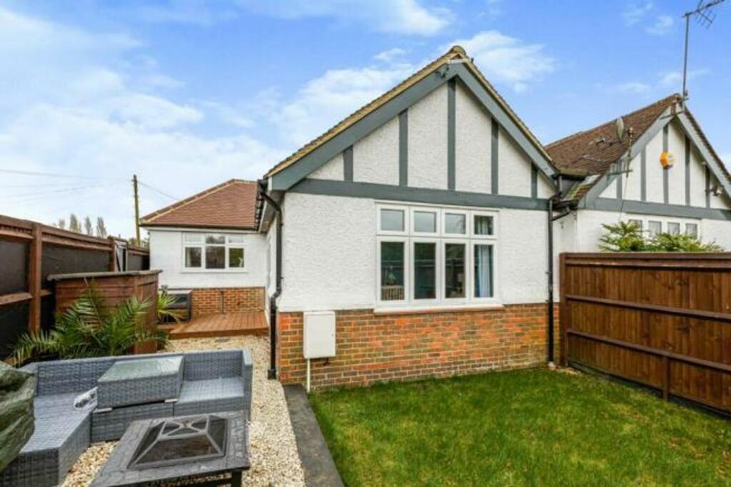 2 bedroom semidetached bungalow for sale in Robyns Way, Sevenoaks, TN13