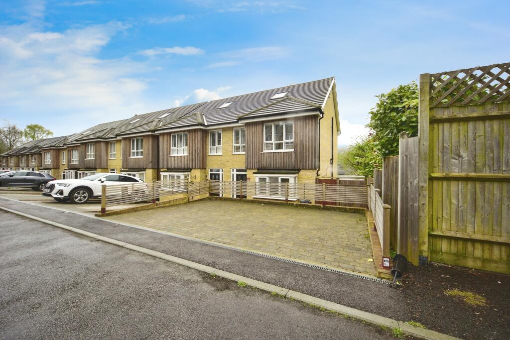 3 bedroom detached house for sale in Sunningvale Close, Westerham, TN16