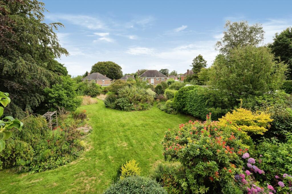 5 bedroom detached house for sale in Goldsmiths Avenue, Crowborough, TN6