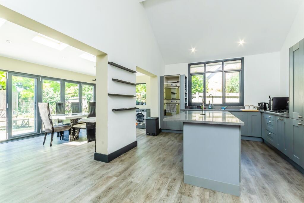 Main image of property: London Road, Sevenoaks, TN15