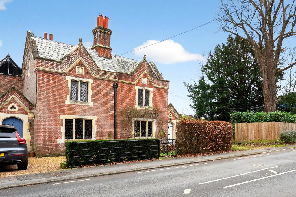 Main image of property: High St, Maresfield, TN22