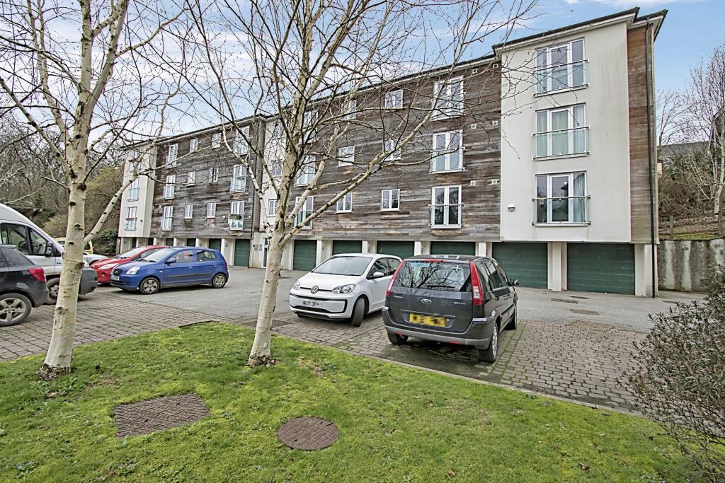2 bedroom flat for sale in Tresooth Lane, Penryn, TR10