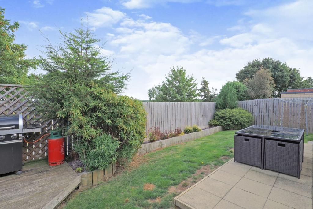 5 bedroom detached house for sale in Cotham Drive, Wakefield, WF2