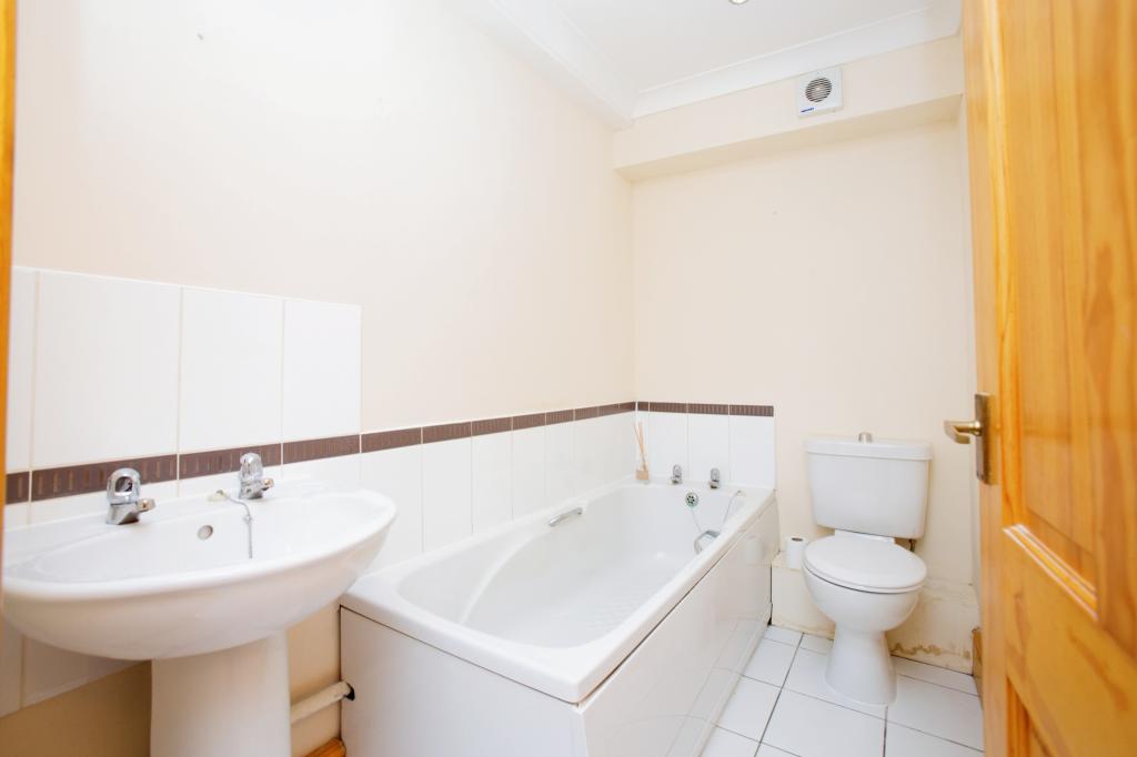 2 bedroom apartment for sale in Barnsley Road, Pontefract, WF9