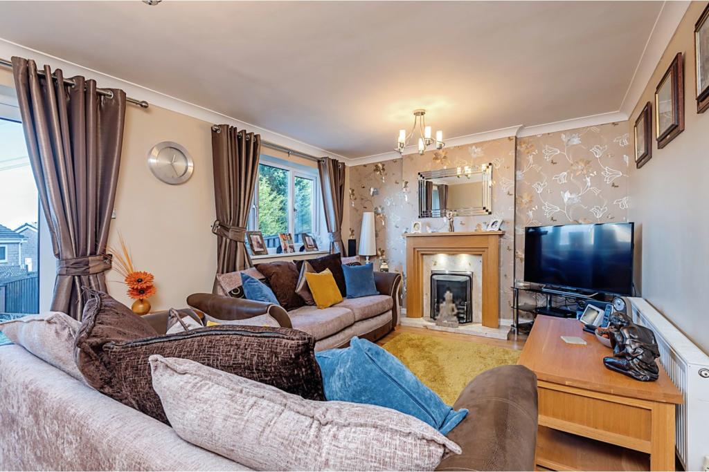 4 bedroom link detached house for sale in Millstone Rise, Liversedge, WF15