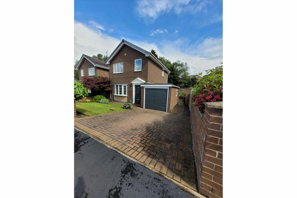 3 bedroom detached house for sale in Newlaithes Crescent, Normanton, WF6
