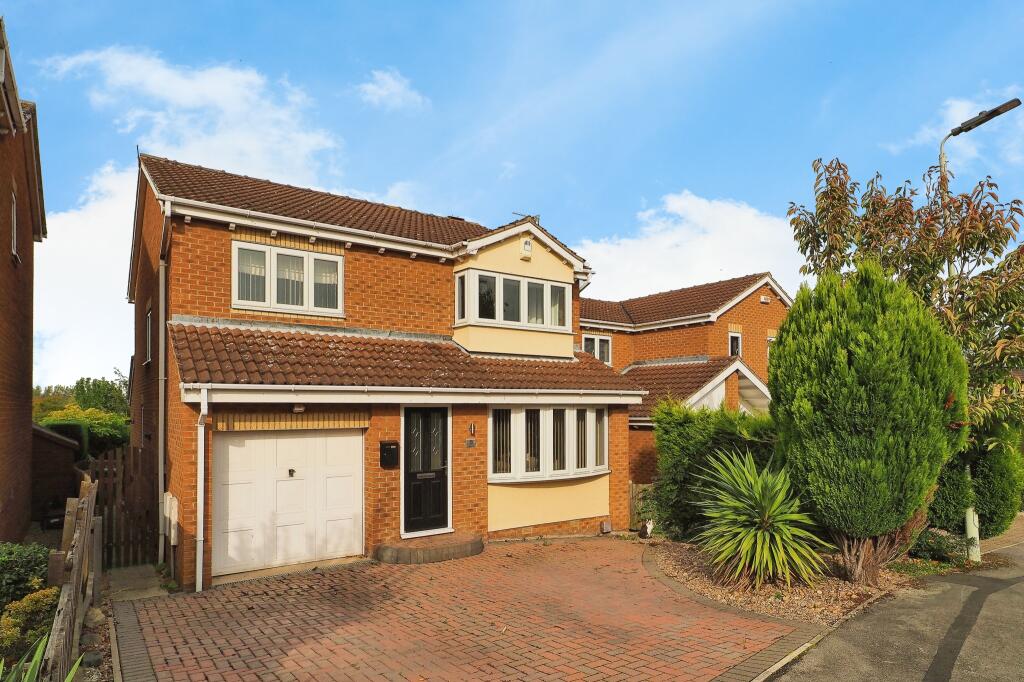 4 bedroom detached house for sale in Kingfisher Close, Durkar, WF4