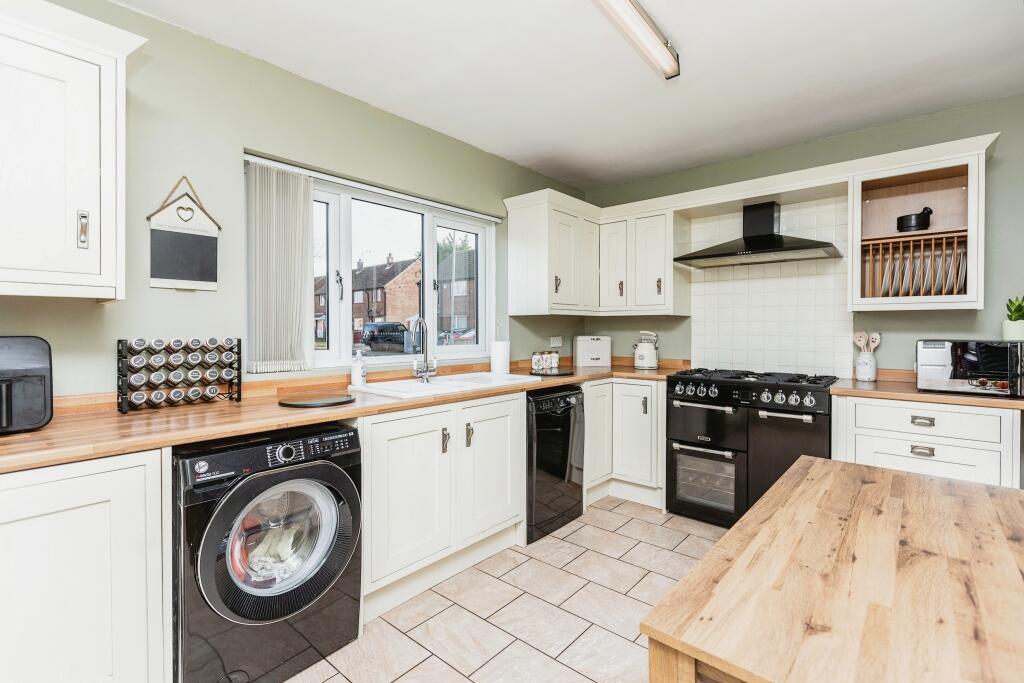 4 bedroom semidetached house for sale in Springfields, Knottingley, WF11