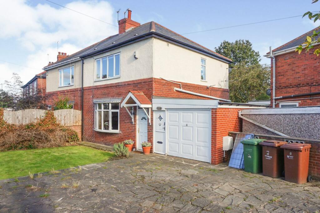 3 bedroom semidetached house for sale in Station Road, Ackworth