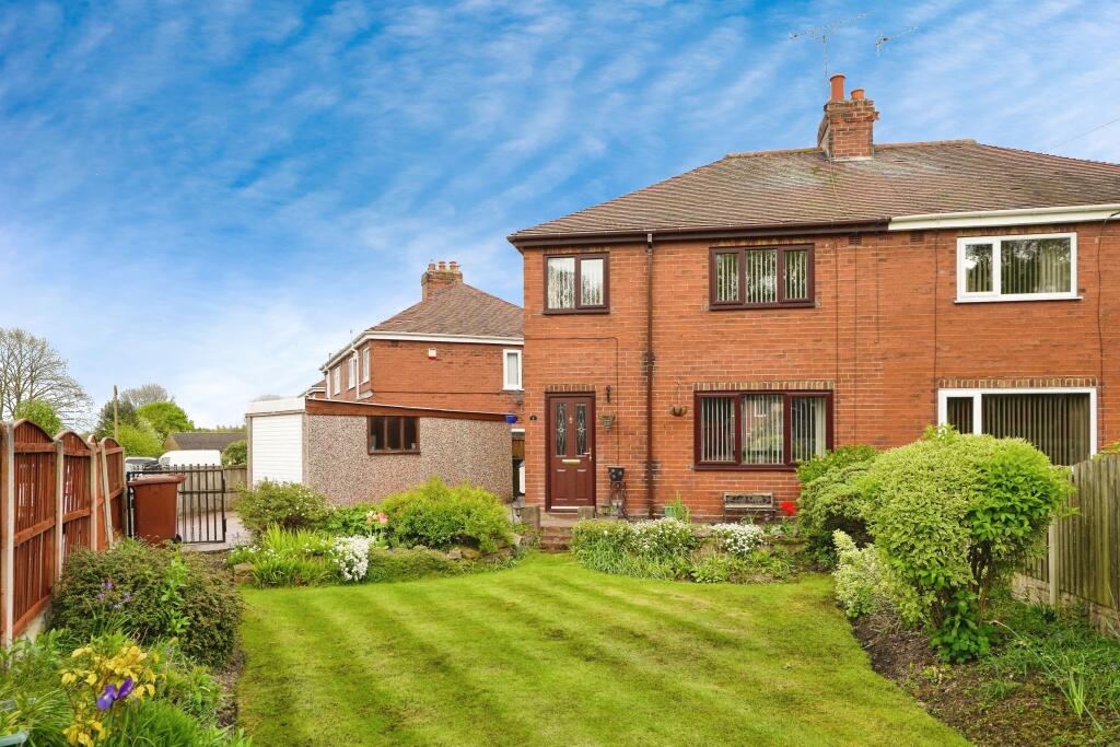 3 bedroom semidetached house for sale in North Close, North