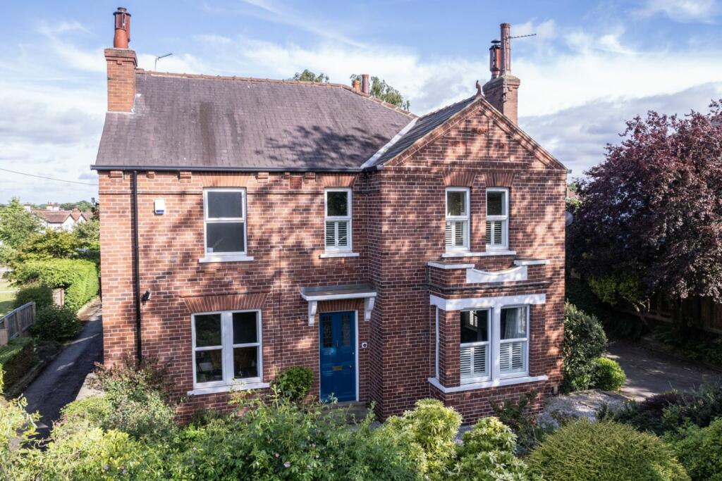 5 bedroom detached house for sale in Manygates Lane, Sandal, Wakefield, WF2